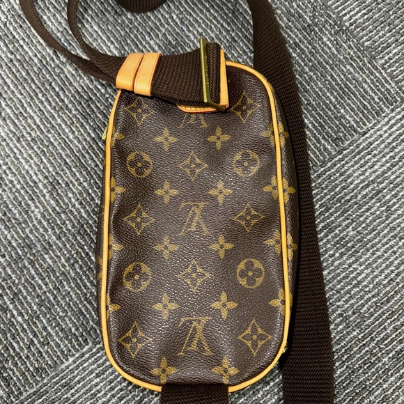 LOUIS VUITTON MONOGRAM POCHETTE GANGE BUM BAG CROSSBODY - Picture 12 of 16